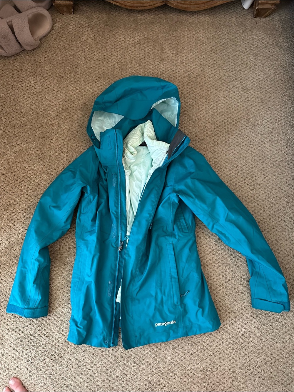 Women’s Patagonia Teal Hooded Ski Jacket with Light Lining